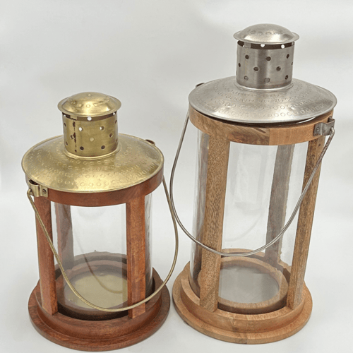 شمعدان خشبي غامق بتصميم نيو كلاسيك فاخر مع لمسات ذ...