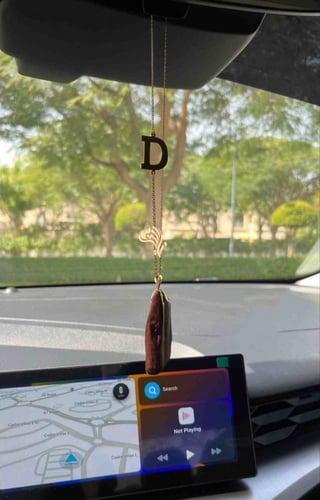 تعليقة كسرة العود للسيارة بالاحرف او الاسم