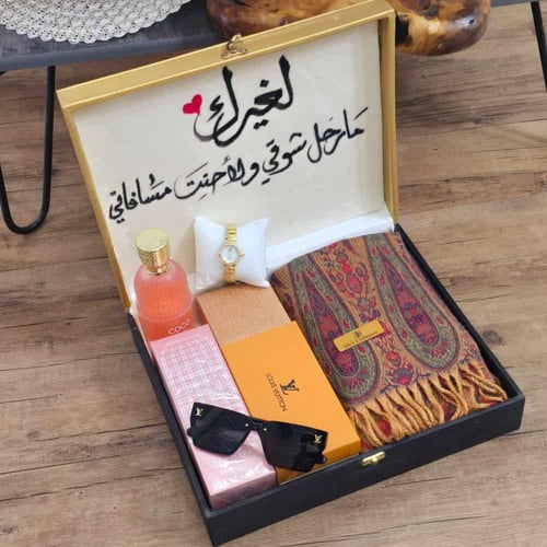 بوكس هدايا نسائي شتوي فاخر - شال كشميري وعطر وساعه...