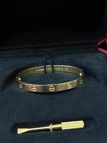 اساور ماركات كارتير مع المفتاح