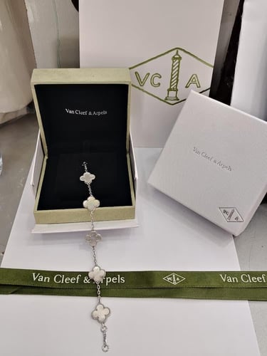 اسواره فان كليف 5 وردات - مع الملحقات