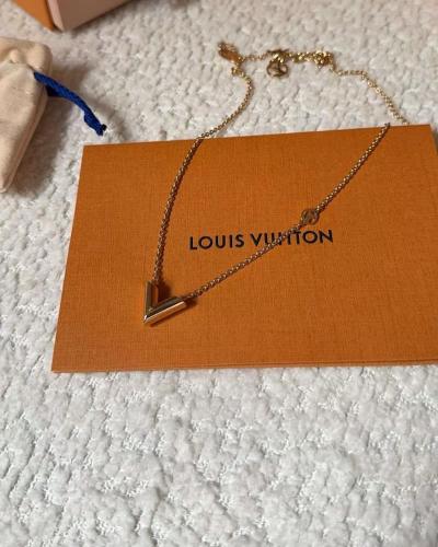 سلسال لويس فيتون مع الملحقات