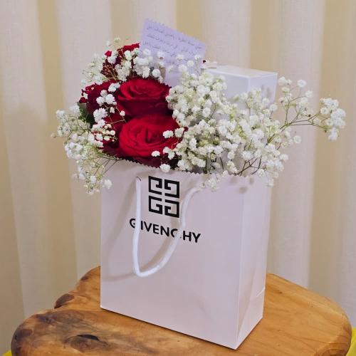 هديه رجاليه 2026 جيفنشي مع تنسيق الورد