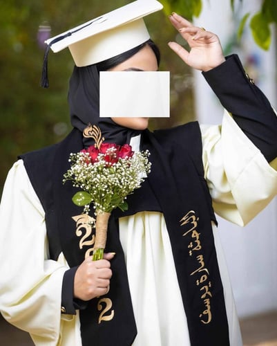 عباية تخرج أنيقة