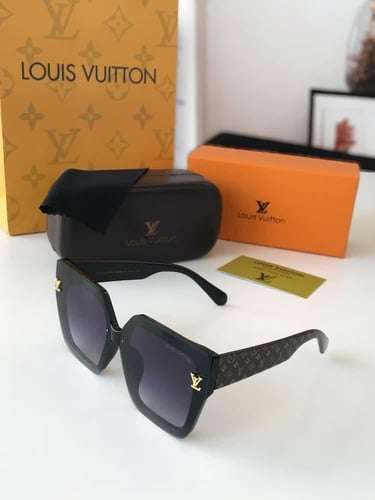 نظاره لويس فيتون نسائيه مع الملحقات