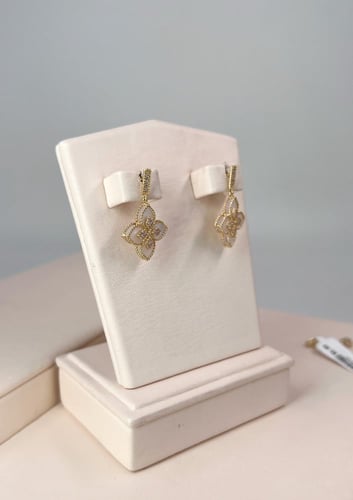 حلق تصميم وردة الاميرة - عيار 18