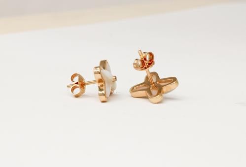 حلق ذهب عيار 18 تصميم عالمي مميز-عيار 18