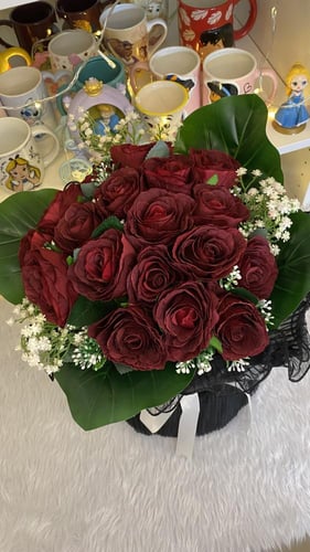 باقه ورد تعيش معك للابد