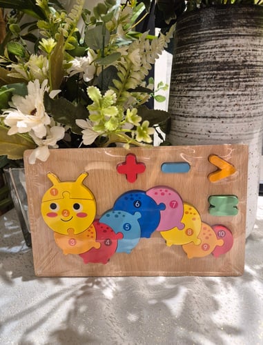 تركيبات خشبية منوعة مع حلويات