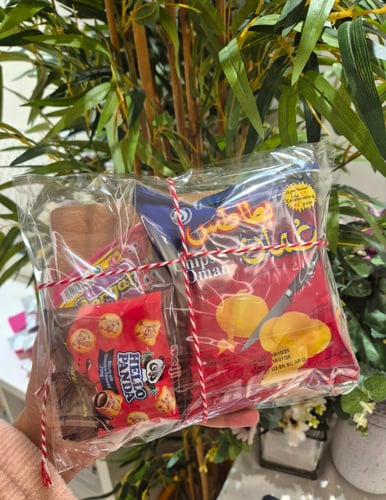 لعبه تركيبة شاحنات مع حلويات