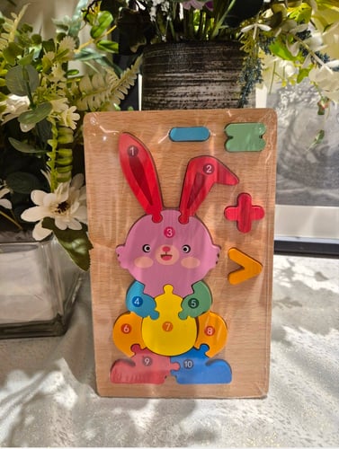 تركيبات خشبية منوعة مع حلويات