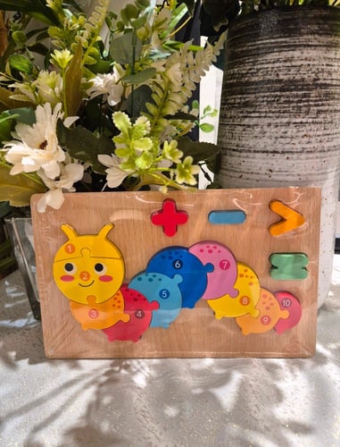 تركيبات خشبية منوعة مع حلويات