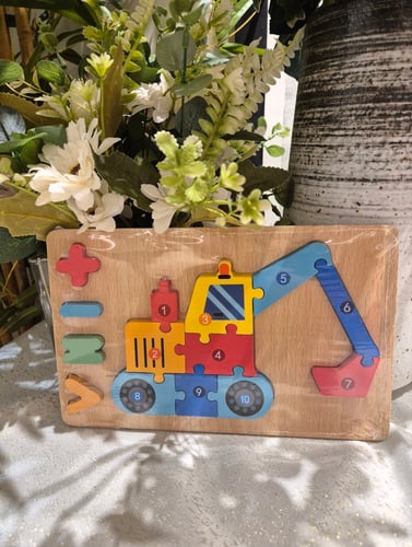 تركيبات خشبية منوعة مع حلويات