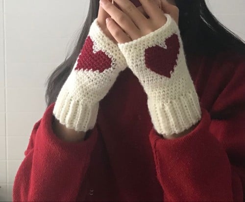 Fingerless gloves heart warmers