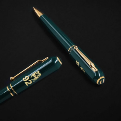 اقلام فاخرة وإصدار محدود اليوم الوطني