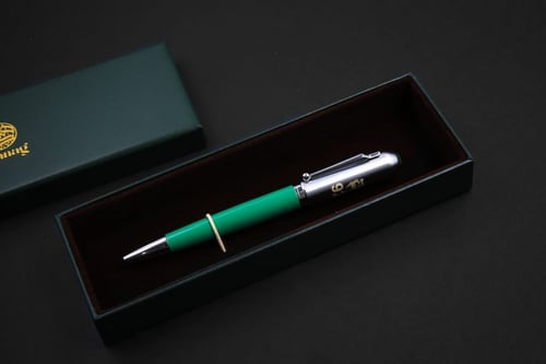 أقلام حبر فاخرة وإصدار محدود اليوم الوطني