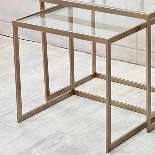 طقم طاولة جانبية متداخلة بلمسة عصرية لون شمباني