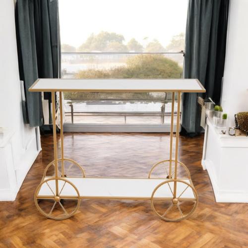 كونسول على شكل عربة بأربعة عجلات