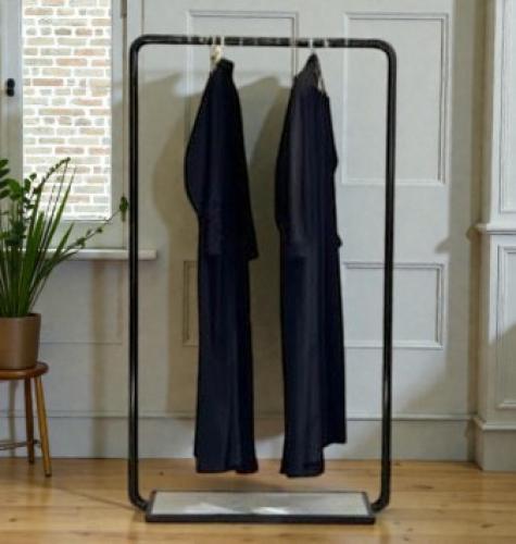 علاق ملابس بقاعدة بديل رخام 170*80*30سم