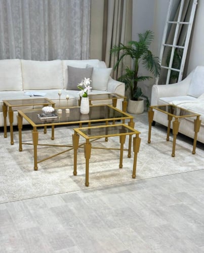 طقم طاولات ذهبي مع 4 طاولات خدمة