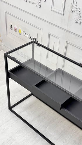 مدخل كونسول أسود أنيق