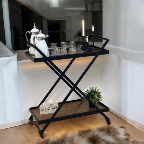 عربية تقديم خشب بني