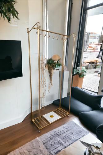 علاق ملابس ذهبي مقاس : 170*30*80