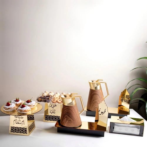 عرض الضيافة جولدن ( 4 حلا وقهوة + علبة مناديل )