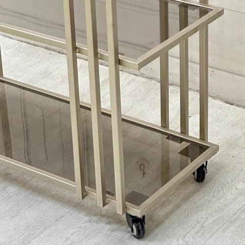 عربية تقديم ضيافة شمباني