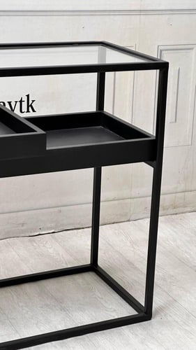 مدخل كونسول أسود أنيق