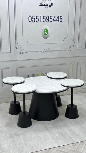 طقم طاولة صاج اسود 5 قطع سطح خشب شكل رخام
