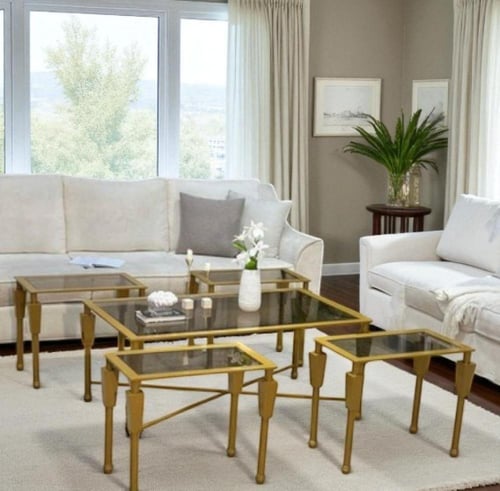 طقم طاولات ذهبي مع 4 طاولات خدمة