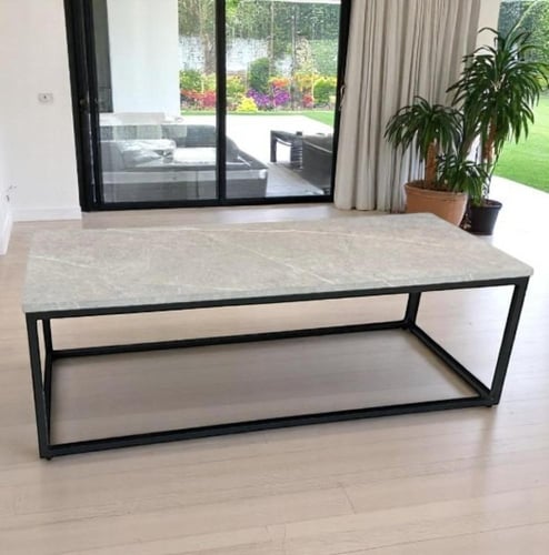 طاولة مفردة كبيرة