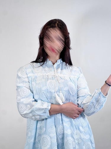 فستان طويل بأكمام