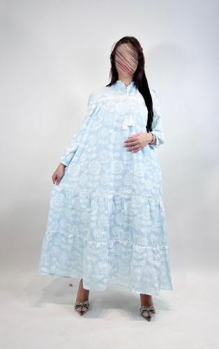 فستان طويل بأكمام