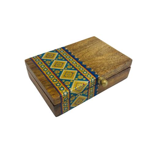 صندوق خشبي صغير بنقشة نجدية