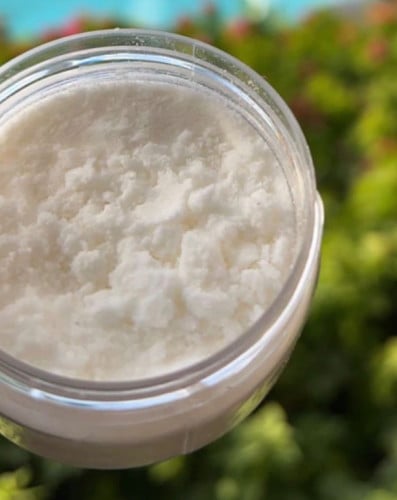 مزيل العرق ويفتح المنطقه بشكل ملحوظ .. مكون من عطو...