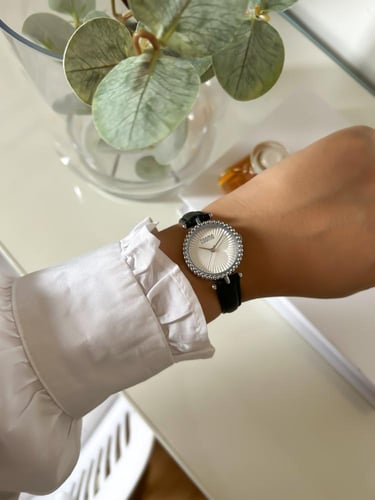 ساعة يد نسائية جلدية سوداء - CO55102