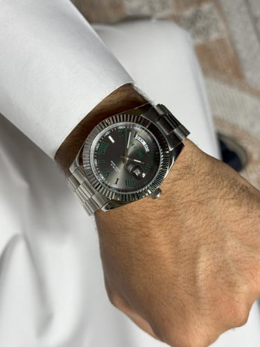 ساعه رجاليه بارقام خضراء- 77120