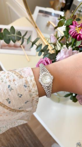 ساعة كرستال فضي نسائية