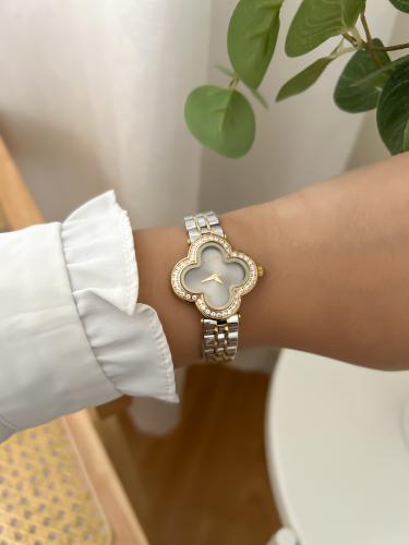 ساعة يد نسائية ذهبيه وفضيه - 9808
