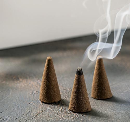 بخور عود هرم