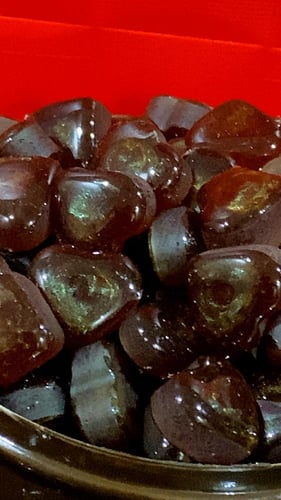 مستكة عود وزن صافي 180 جرام العدد 150 حبه في العلب...