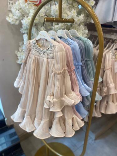 فستان مزين بالكريستال