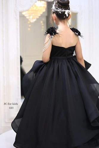 فستان سهرة بناتي أسود فاخر بتطريز لؤلؤ وورود بارزة...