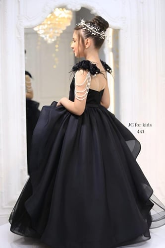 فستان سهرة بناتي أسود فاخر بتطريز لؤلؤ وورود بارزة...