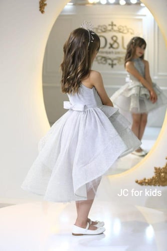 فستان سهرة بناتي لامع بلون فضي High-Low - بريق الن...