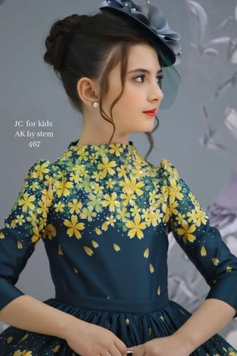 فستان سهرة بناتي تول مزين بالورود باللون الأزرق وا...