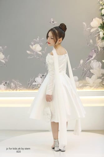 إطلالة الأميرات.. فستان "سوان وايت" الفاخر