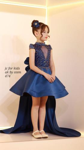 فستان بناتي فاخر كحلي بتطريز ذهبي مع ذيل أنيق